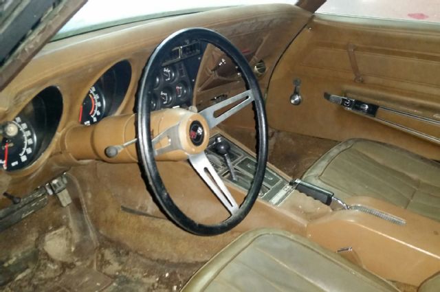 1972-chevrolet-corvette-interior