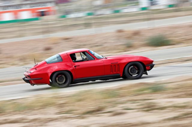 006-brian-hobaugh-1965-corvette-red-falken-rt615k-super-chevy-suspension-challenge-side-action