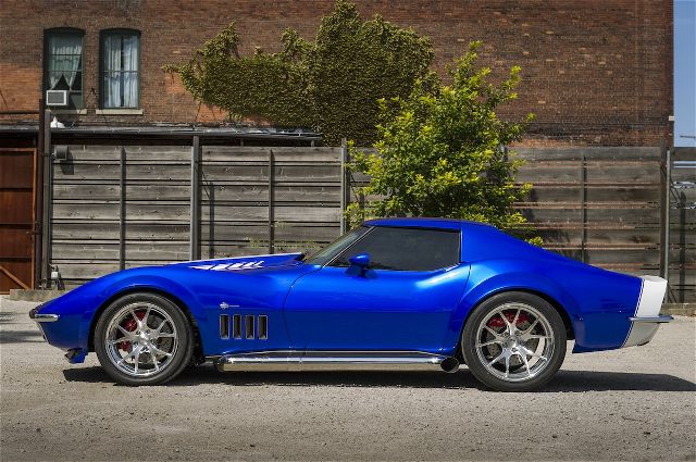 1969-chevrolet-corvette-side-view