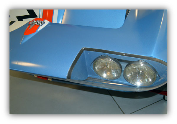 The 1963 Grand Sport Corvettes did not have production pop up headlights. The headlights were fixed and had clear plexiglass covers.